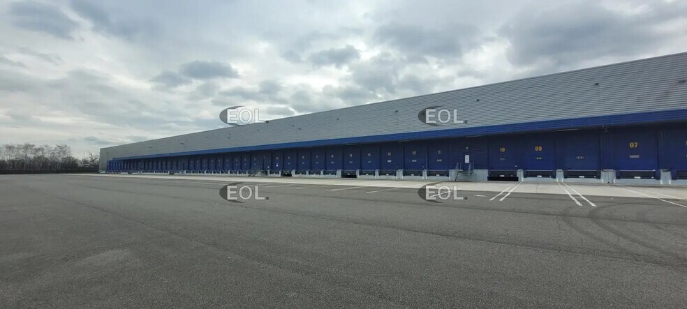 Industrial in Étupes for lease - Building Photo - Image 3 of 7