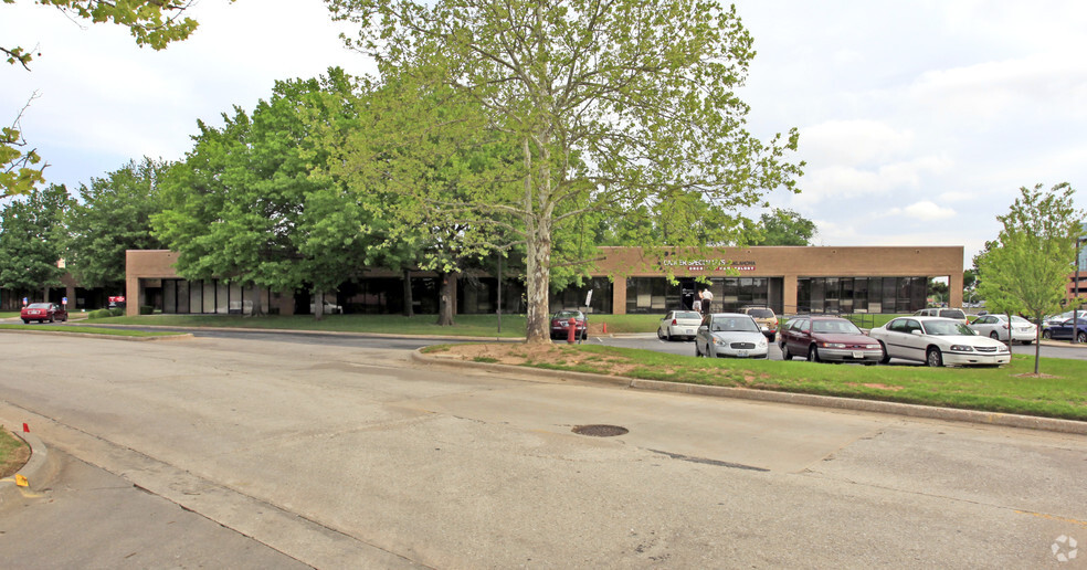 3525 NW 56th St, Oklahoma City, OK for lease - Building Photo - Image 3 of 9