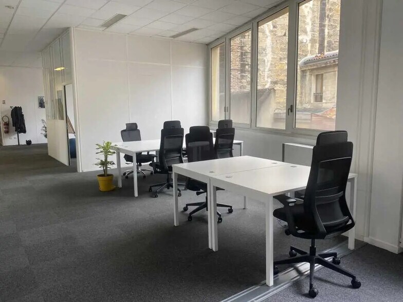 Office in Bordeaux for lease - Interior Photo - Image 2 of 7