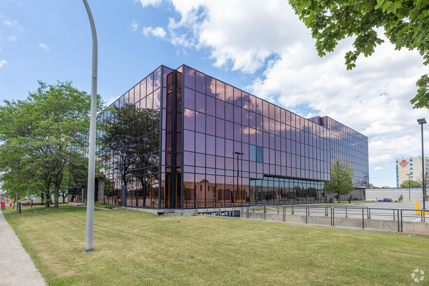 6700-6780 Ch De La Côte-De-Liesse, Montréal, QC for lease - Building Photo - Image 1 of 4