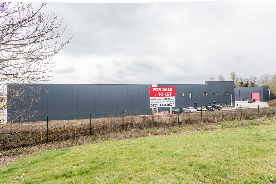 Roebuck Way, Milton Keynes for lease - Building Photo - Image 2 of 3