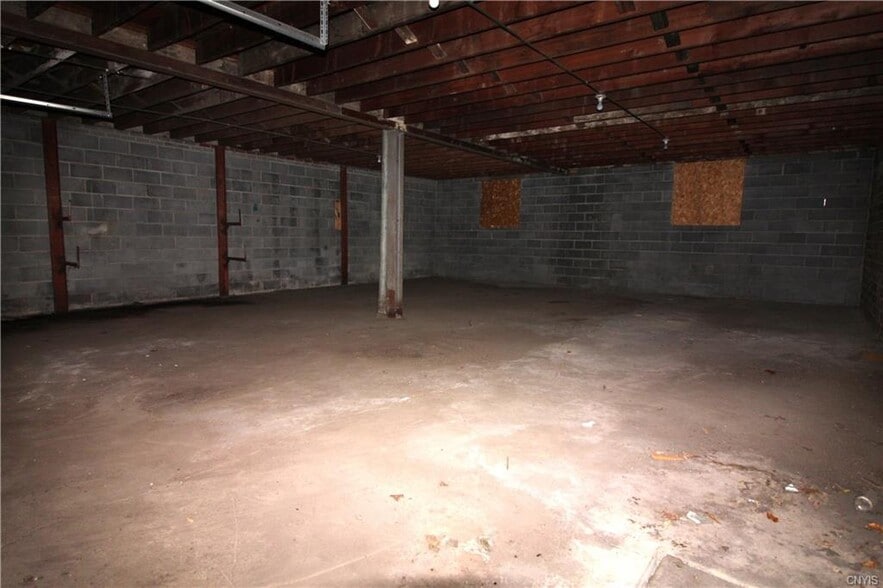 41 Howard Ave, Binghamton, NY for lease - Interior Photo - Image 2 of 26