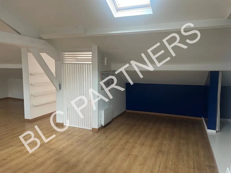 Office in Paris for lease - Interior Photo - Image 2 of 8