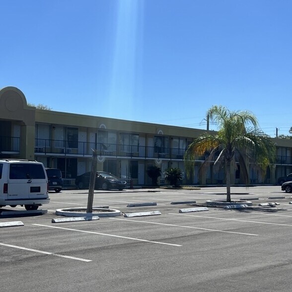 900 Friday Rd, Cocoa, FL 32926