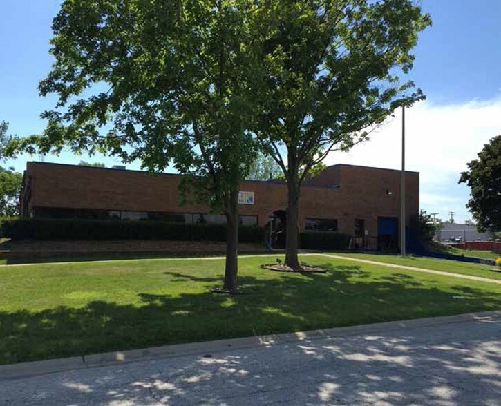 2055 Comprehensive Dr, Aurora, IL for sale - Building Photo - Image 1 of 1