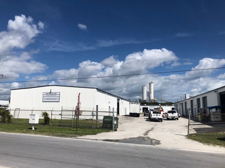 5449 Maule Way, Mangonia Park, FL for lease - Building Photo - Image 3 of 6