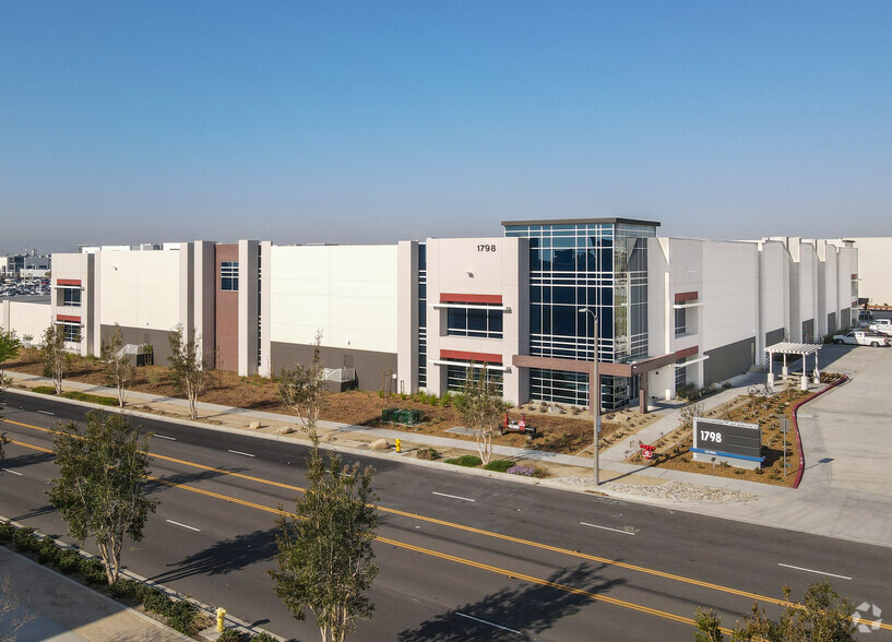 1798 N Linden Ave, Rialto, CA for sale - Primary Photo - Image 1 of 1