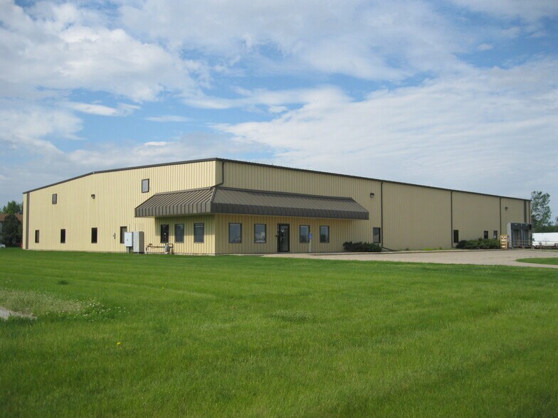 1503 N 13th Ave E, Newton, IA for sale - Building Photo - Image 1 of 1