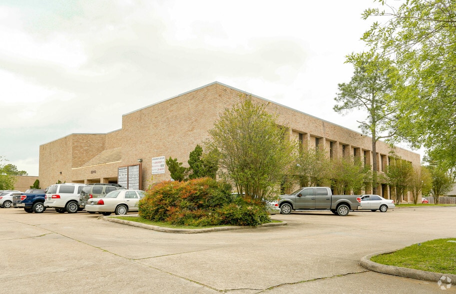 8240 Antoine Dr, Houston, TX for sale - Primary Photo - Image 1 of 12