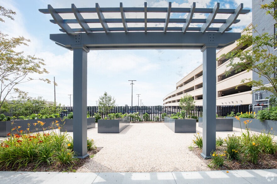 10-40 Station Dr, Wyandanch, NY for lease - Building Photo - Image 2 of 28