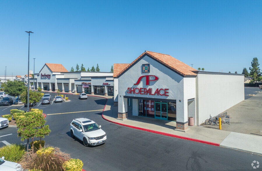 1645 Countryside Dr, Turlock, CA for lease - Building Photo - Image 3 of 37