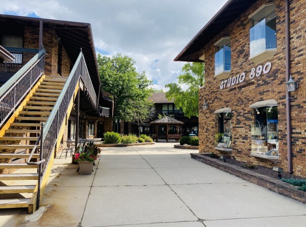 890 Elm Grove Rd, Elm Grove, WI for lease - Building Photo - Image 2 of 5