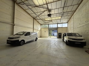 Flex in Coignières for lease Interior Photo- Image 1 of 6