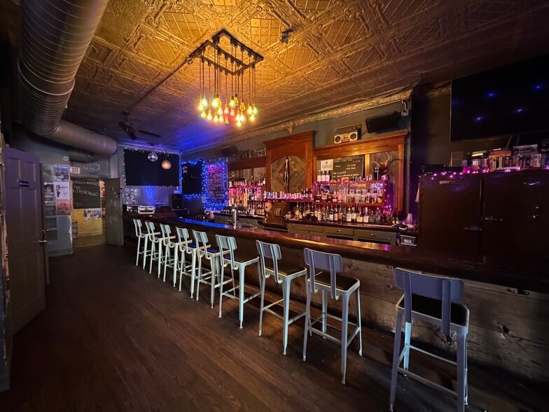 3425 W Fullerton Ave, Chicago, IL for sale - Interior Photo - Image 2 of 6