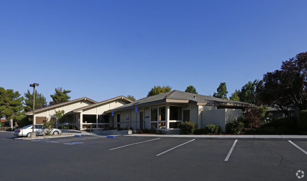 450-470 E Calaveras Blvd, Milpitas, CA for lease - Building Photo - Image 2 of 11