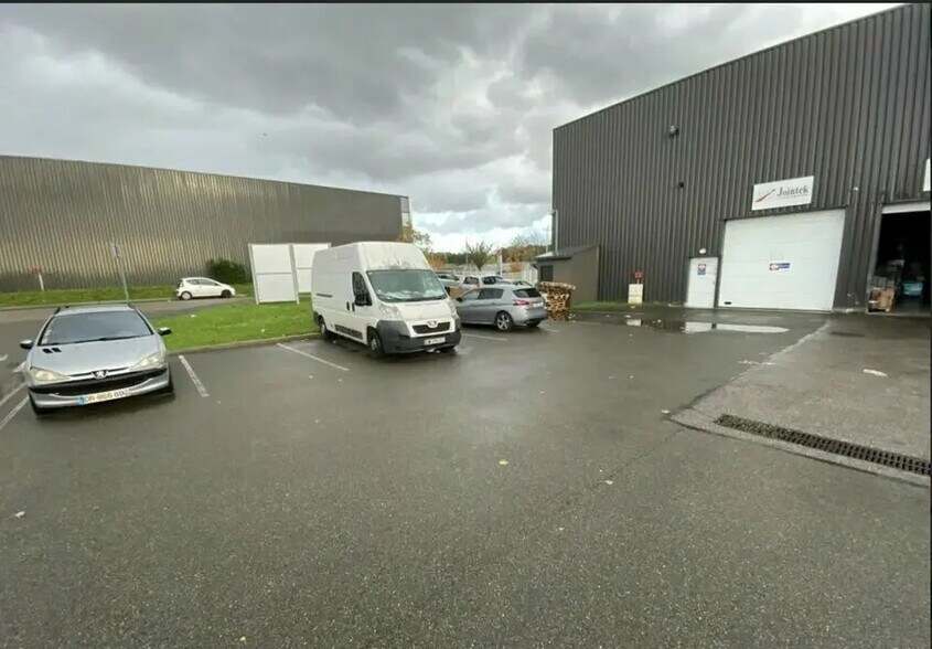 Flex in Stains for lease - Building Photo - Image 1 of 5