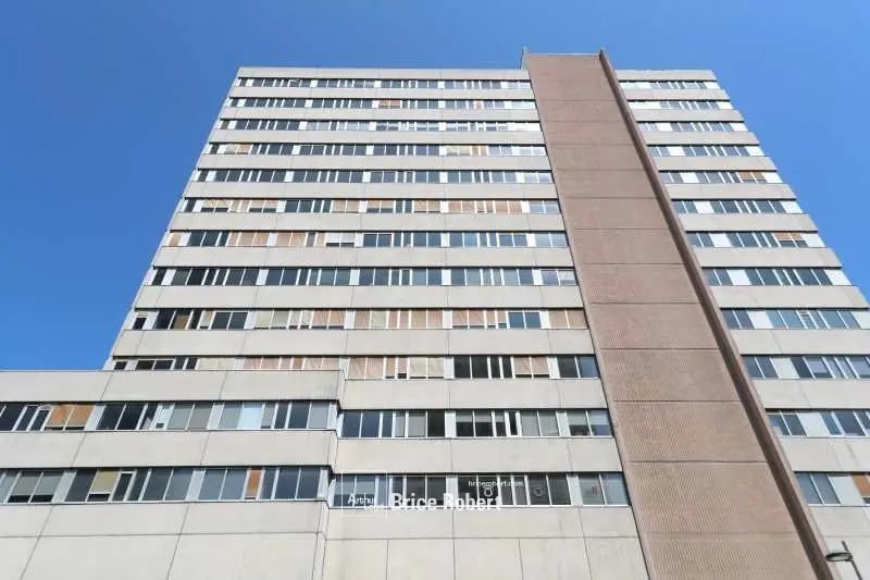 Office in Lyon for lease - Building Photo - Image 2 of 24