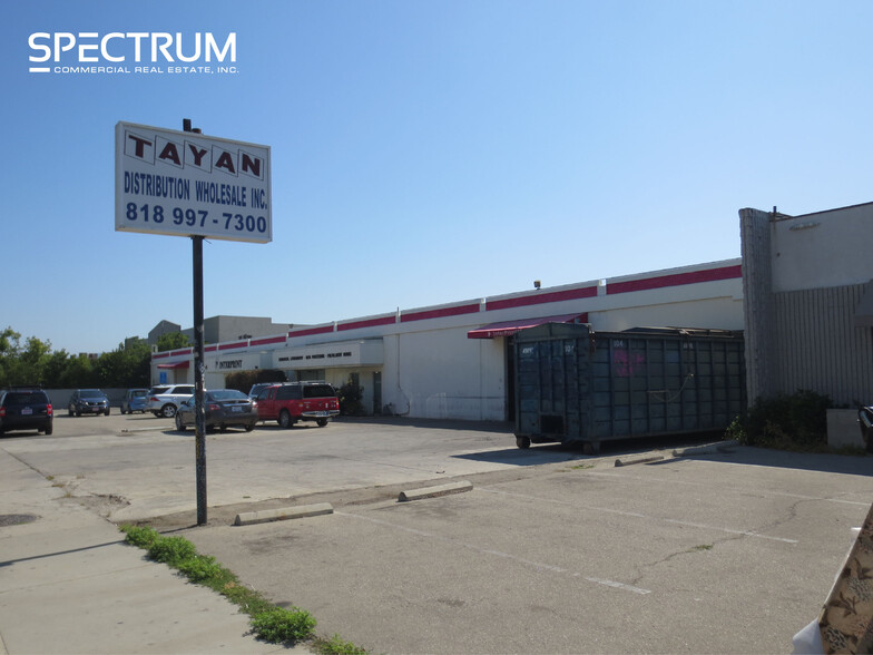 7131-7135 Hayvenhurst Ave, Van Nuys, CA for lease - Building Photo - Image 2 of 8