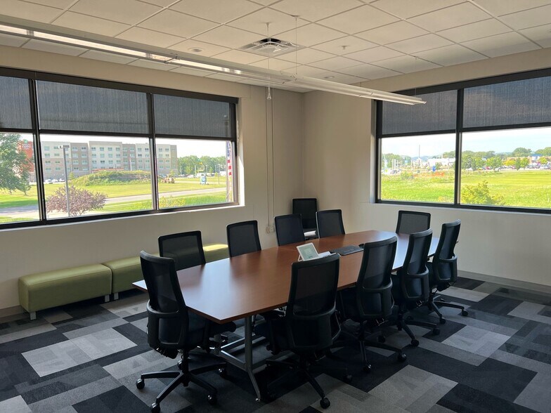 2651 Midwest Dr, Onalaska, WI for sale - Primary Photo - Image 1 of 1