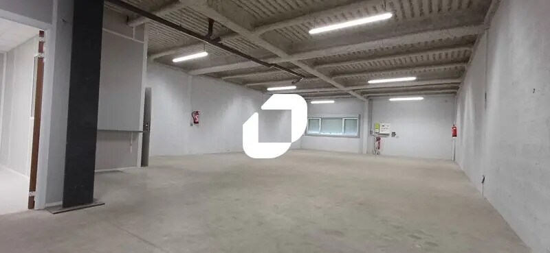 Office in Aubergenville for lease - Interior Photo - Image 3 of 6