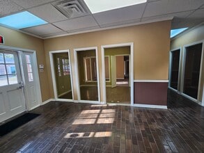 14741 Pebble Bend Dr, Houston, TX for lease Interior Photo- Image 2 of 28