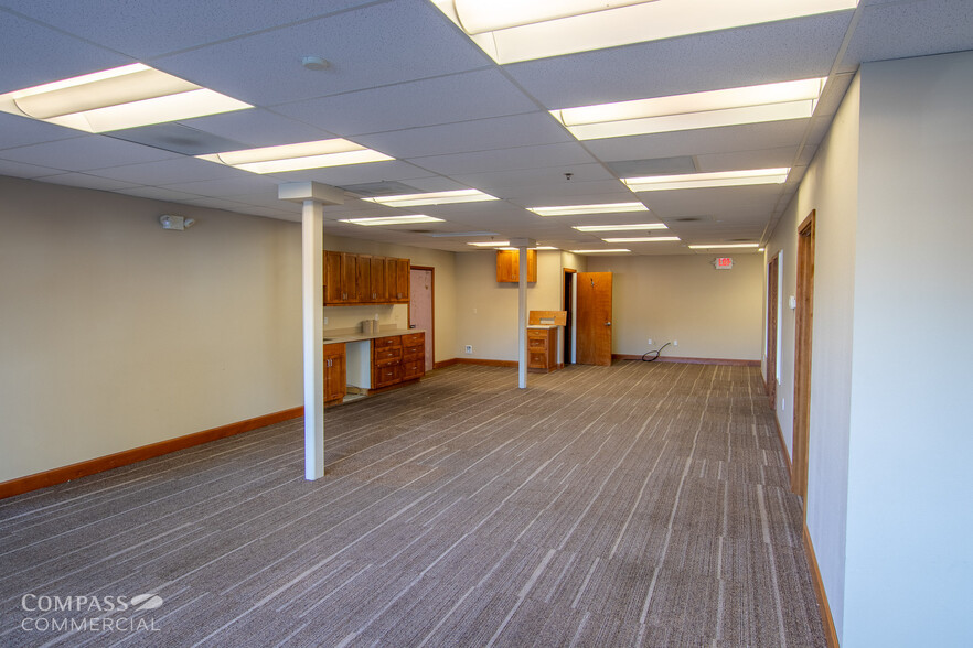 2747 SW 6th St, Redmond, OR for lease - Building Photo - Image 2 of 9