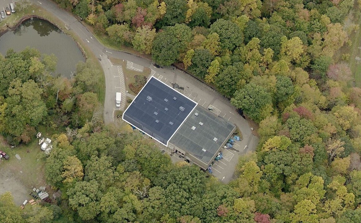 484 Pepper St, Monroe, CT 06468