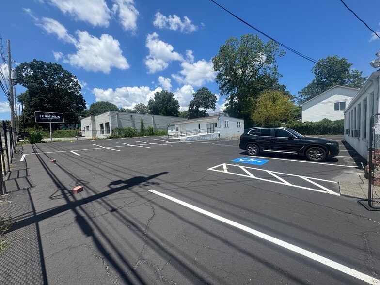 1052 & 1060 Memorial Dr SE, Atlanta, GA for lease - Building Photo - Image 2 of 5