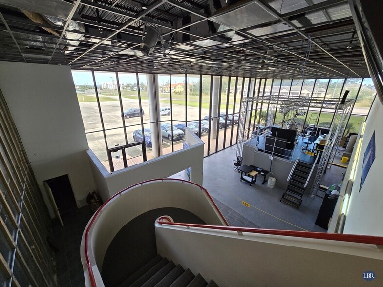 5200 S Washington Ave, Titusville, FL for sale - Interior Photo - Image 2 of 9