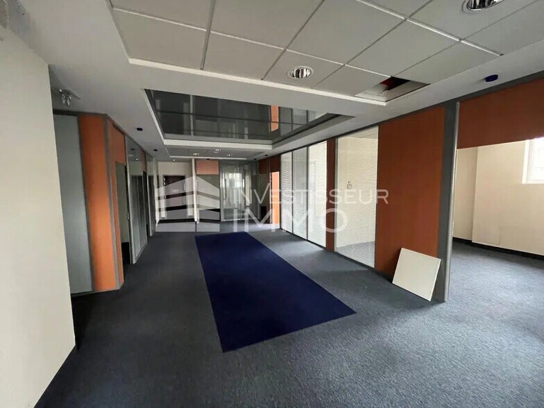 Office in Torcy for lease - Interior Photo - Image 1 of 4