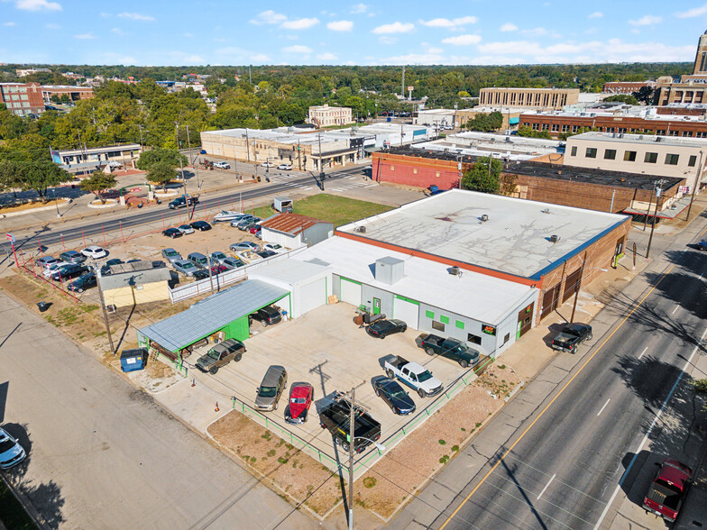 302 S Caddo St, Cleburne, TX for sale - Building Photo - Image 3 of 7