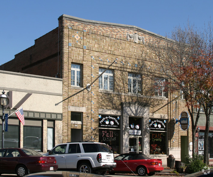 105-107 N Main St, West Bend, WI for sale - Primary Photo - Image 1 of 1