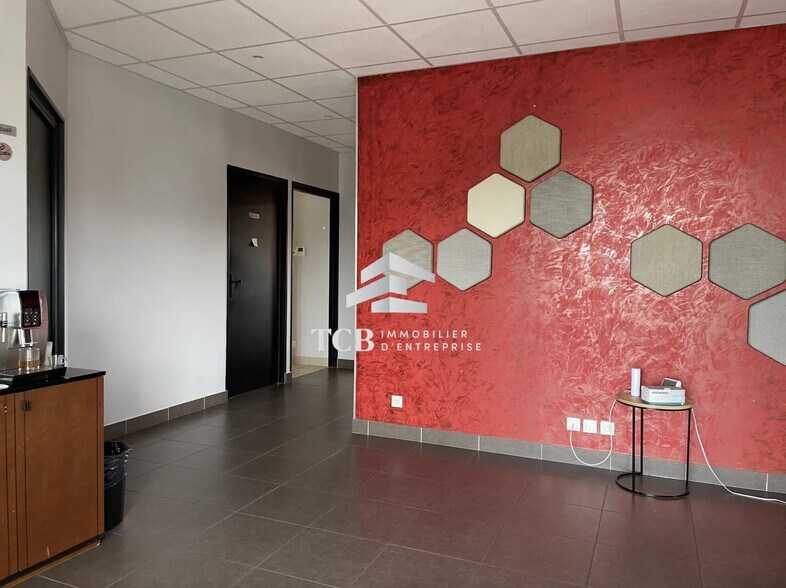 Office in Les Sorinières for lease - Interior Photo - Image 2 of 7