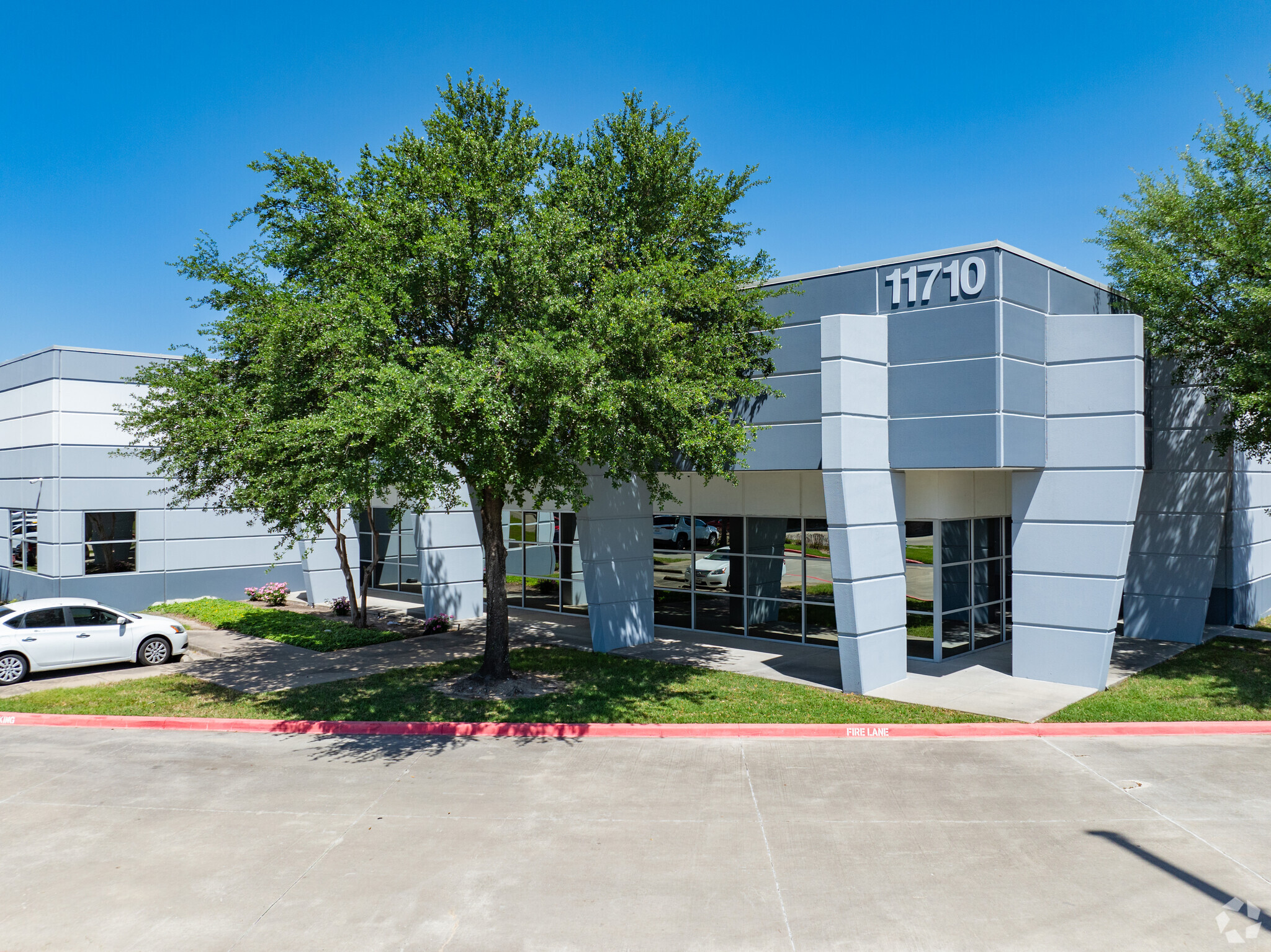 11710 North Freeway, Houston, TX for lease Primary Photo- Image 1 of 6