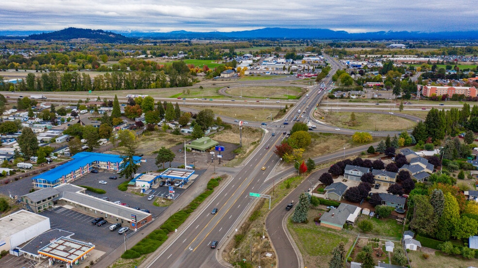 3225 Santiam Hwy SE, Albany, OR for sale - Building Photo - Image 2 of 4