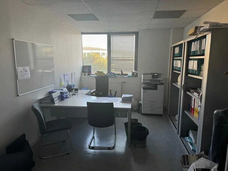 Office in Saint-Étienne for lease - Interior Photo - Image 2 of 5