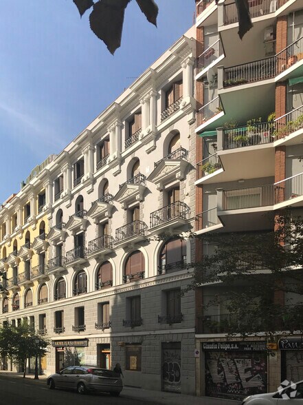 Multifamily in Madrid, Madrid for sale - Primary Photo - Image 1 of 1