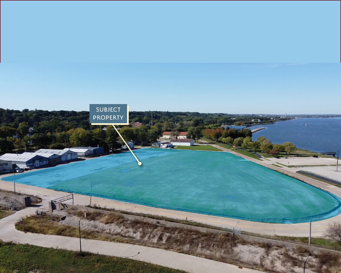 5420 Old River Dr, Moline, IL 61265