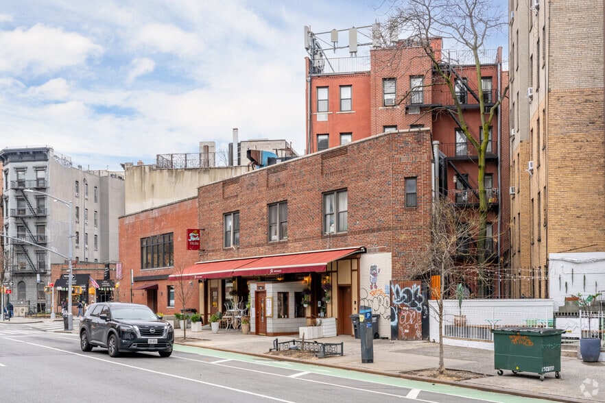 59-61 Carmine St, New York, NY for lease - Building Photo - Image 3 of 7