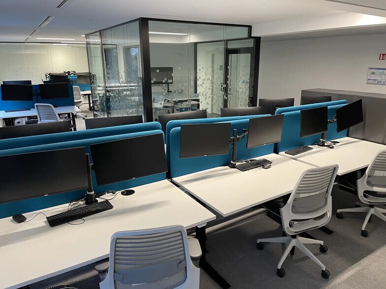 8-10 Avenue De L'Arche, Courbevoie for lease - Building Photo - Image 2 of 13