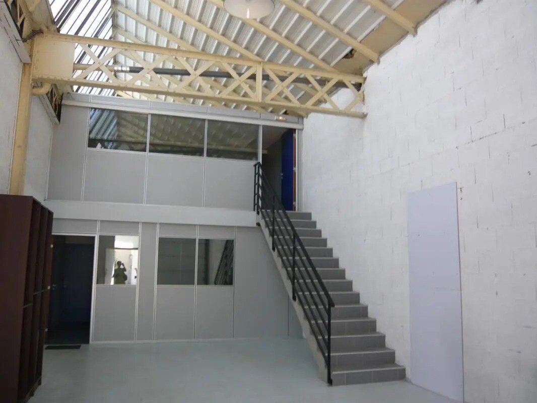 Industrial in Vénissieux for lease Interior Photo- Image 1 of 2