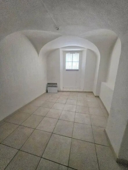 Office in Nice for lease - Interior Photo - Image 2 of 6