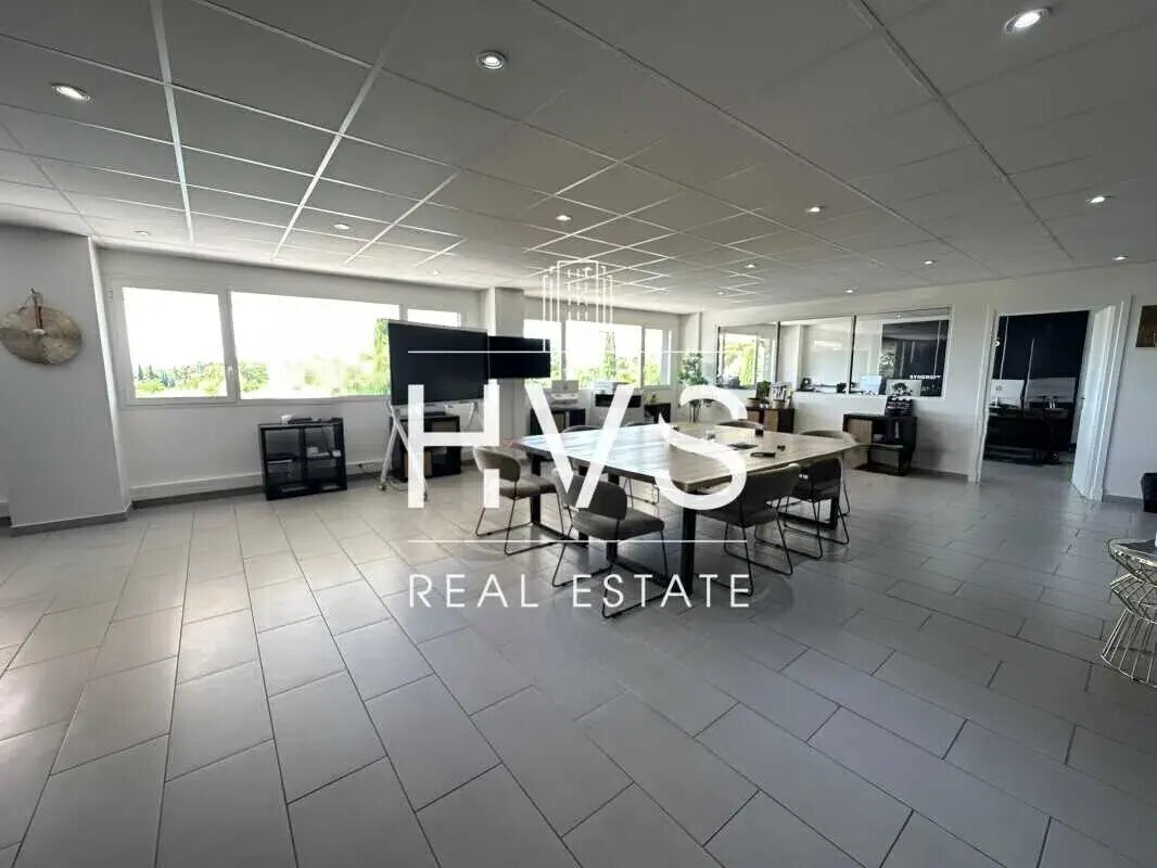 Office in Éguilles for lease Interior Photo- Image 1 of 6