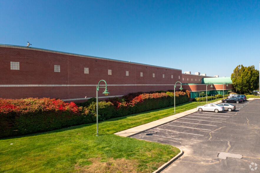 250 Creative Dr, Central Islip, NY for lease - Primary Photo - Image 1 of 49