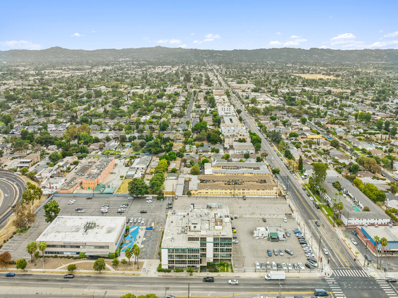 12444 Victory Blvd, North Hollywood, CA for sale - Building Photo - Image 2 of 7