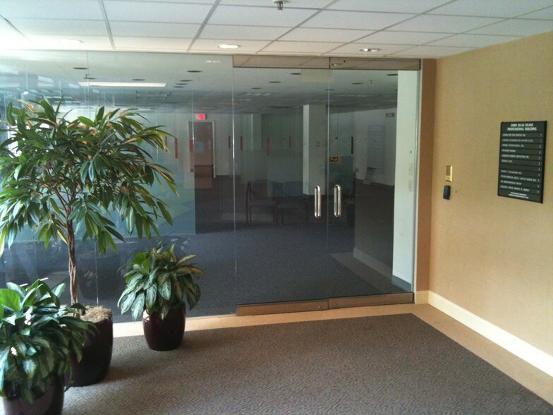 2080 Silas Deane Hwy, Rocky Hill, CT for lease - Lobby - Image 3 of 8