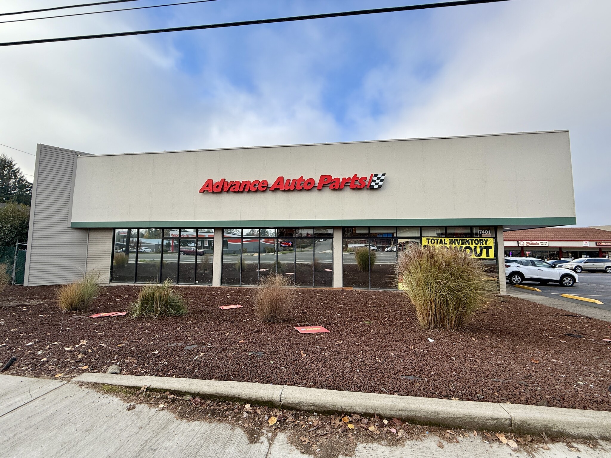 17401 SE McLoughlin Blvd, Milwaukie, OR for lease Building Photo- Image 1 of 11