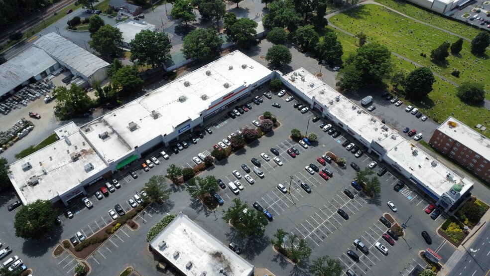 206-300 N Frederick Ave, Gaithersburg, MD for lease - Building Photo - Image 3 of 18