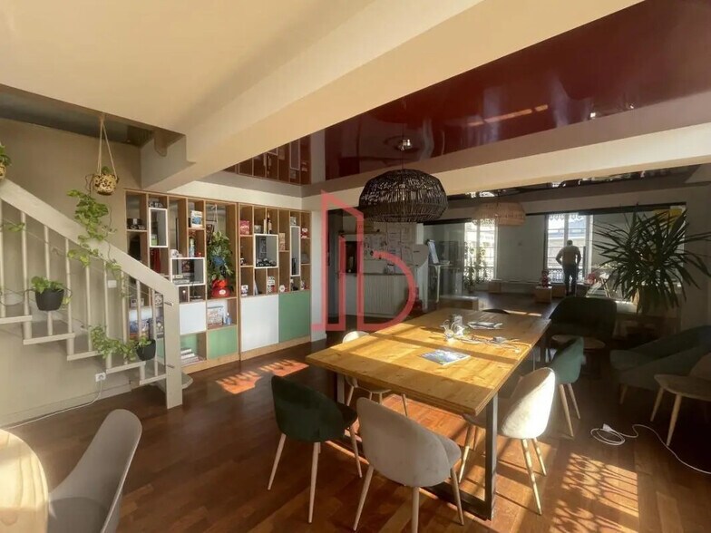 Office in Bordeaux for lease - Interior Photo - Image 3 of 6