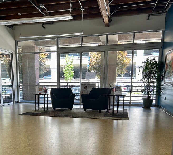 645-647 4th St, Bremerton, WA for lease - Lobby - Image 2 of 17